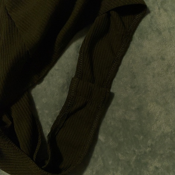 3/$10 Ribbed bodysuit - Picture 4 of 7